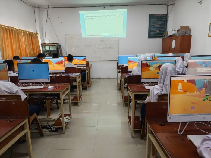 Kelas 9E MTsN 2 Kota Jambi Main Sambil Belajar Keamanan Data Pribadi