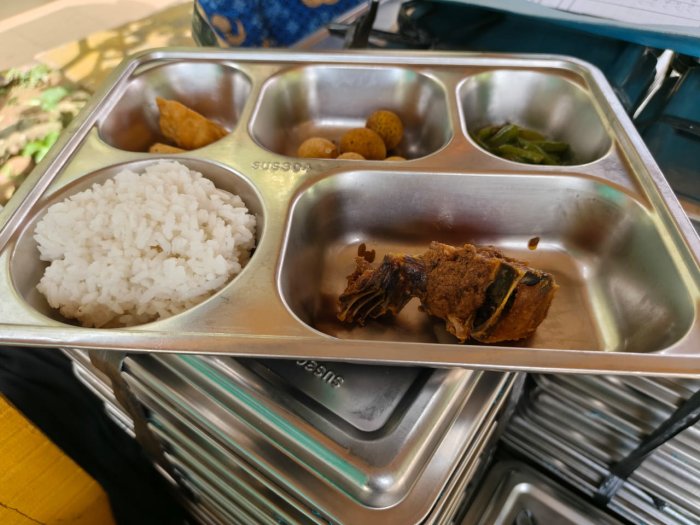 Awal Pekan: MBG Sajikan Ayam Bumbu Rendang untuk Siswa