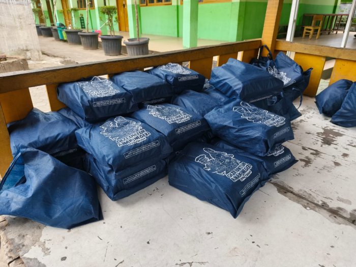 MTsN 2 Kota Jambi Bagikan Paket Makan Bergizi Selama Ramadhan