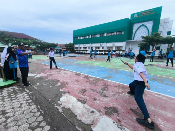 Seleksi Tim Badminton MTsN 2 Kota Jambi: Menyaring Atlet Muda Menuju Aksioma 2025