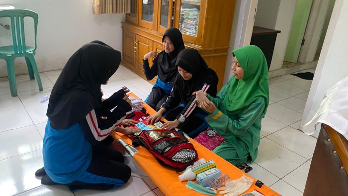 Menuju Lomba Alawiyah V, PMR MTsN 2 Kota Jambi Geber Latihan Pertolongan Pertama Menuju Lomba Alawiyah V, PMR MTsN 2 Kota Jambi Geber Latihan Pertolongan Pertama