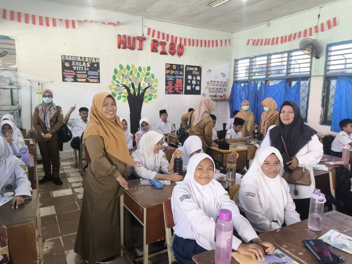 Tim Dinas Kesehatan Kota Jambi dan Puskesmas Kebun Kopi Kunjungi MTsN 2 Kota Jambi