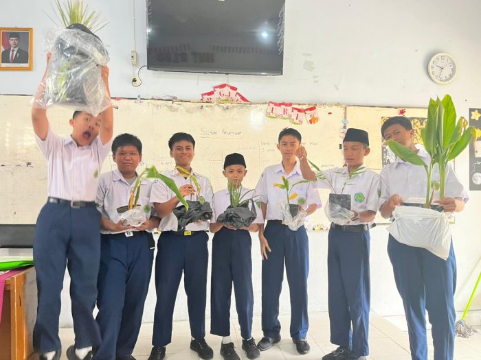 Semangat Hijau Kelas 8I: Menanam Harapan Lewat TOGA untuk Adiwiyata