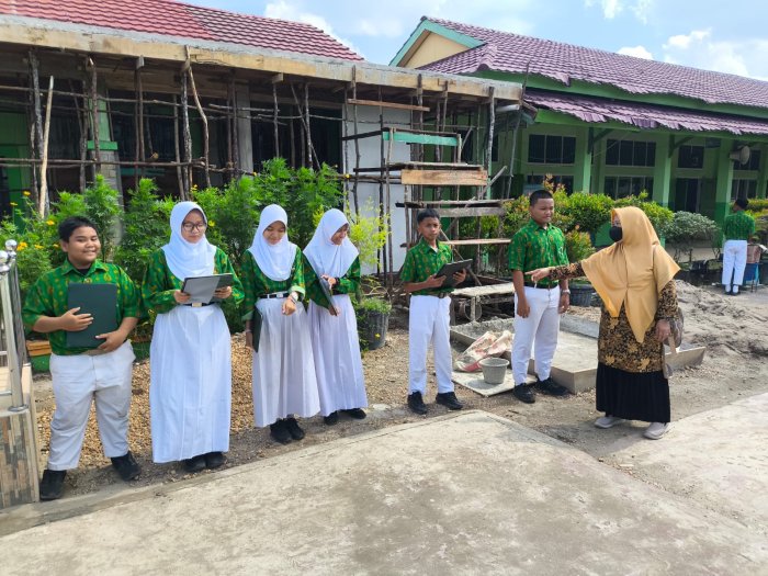 Kelas 9C MTsN 2 Kota Jambi Latihan Upacara Bendera: Bersama Ibu Silmiyah Siap Tampil Tertib dan Berwibawa