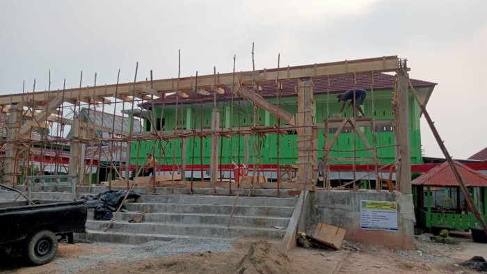 Pendopo Panggung Kreasi MTsN 2 Kota Jambi Semakin Berbentuk