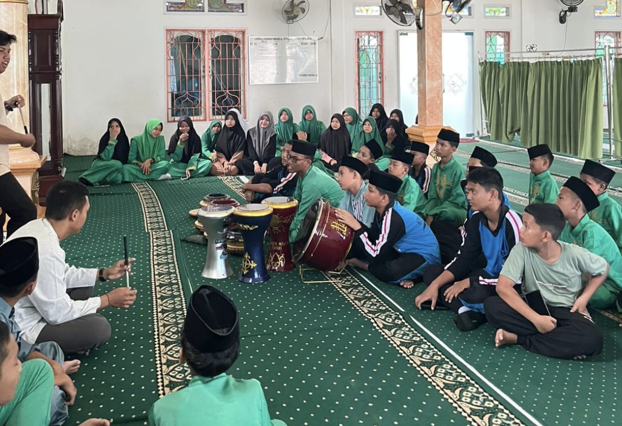 🕌 Latihan Hadroh Putra-Putri MTsN 2 Kota Jambi: Momen Perkenalan dan Kekompakan 🕌 Latihan Hadroh Putra-Putri MTsN 2 Kota Jambi: Momen Perkenalan dan Kekompakan