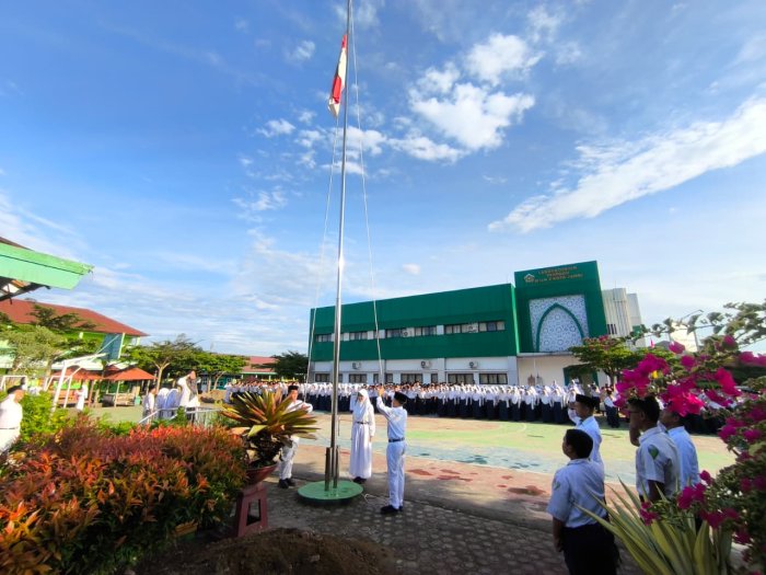 Upacara Bendera MTsN 2 Kota Jambi: Tiga Kata Ajaib dan Budaya 5S Jadi Sorotan