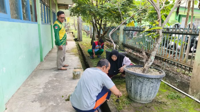 Sentuhan Kompak Tendik MTsN 2 Kota Jambi: Segarkan Estetika Taman dan Halaman Sentuhan Kompak Tendik MTsN 2 Kota Jambi: Segarkan Estetika Taman dan Halaman