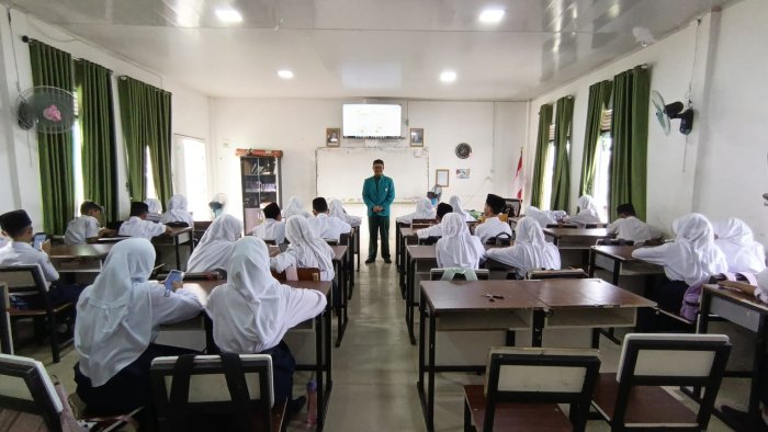 Pak Wahid Lanjutkan Penelitian Tesis di Kelas VII.I MTsN 2 Kota Jambi Pak Wahid Lanjutkan Penelitian Tesis di Kelas VII.I MTsN 2 Kota Jambi