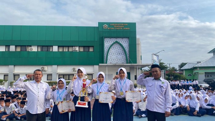 Tradisi Sang Juara: MTsN 2 Kota Jambi Rutin Beri Apresiasi