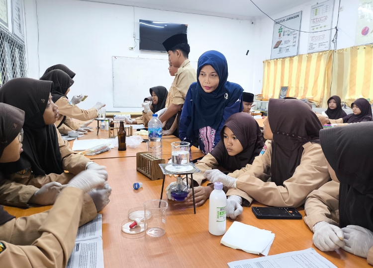Belajar Sains Jadi Asyik Lewat Praktikum