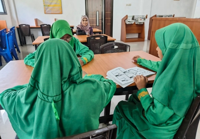 Duduk, Membaca: Perpustakaan Madrasah Jadi Oase Literasi