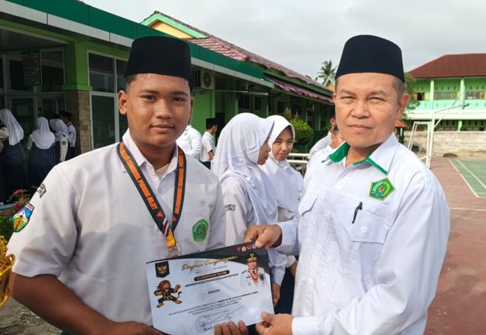 Muhammad Hafidh Persembahkan Perak, Prestasi Siswa MTsN 2 Kota Jambi di Ajang Nasional Muhammad Hafidh Persembahkan Perak, Prestasi Siswa MTsN 2 Kota Jambi di Ajang Nasional