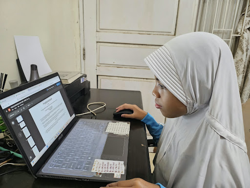 Khansa Nabihah Ukir Prestasi Emas di Olimpiade IPA Online Tingkat Nasional