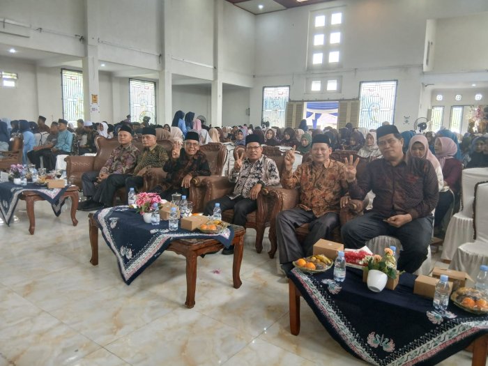 Sinergi Madrasah: Drs. Ahmad Syukri Hadiri Perpisahan Kelas IX MTsN 1 Kota Jambi