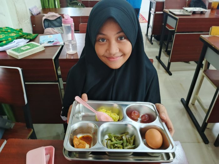 MBG Kelas 7J: Awali Hari dengan Gizi, Akhiri dengan Semangat