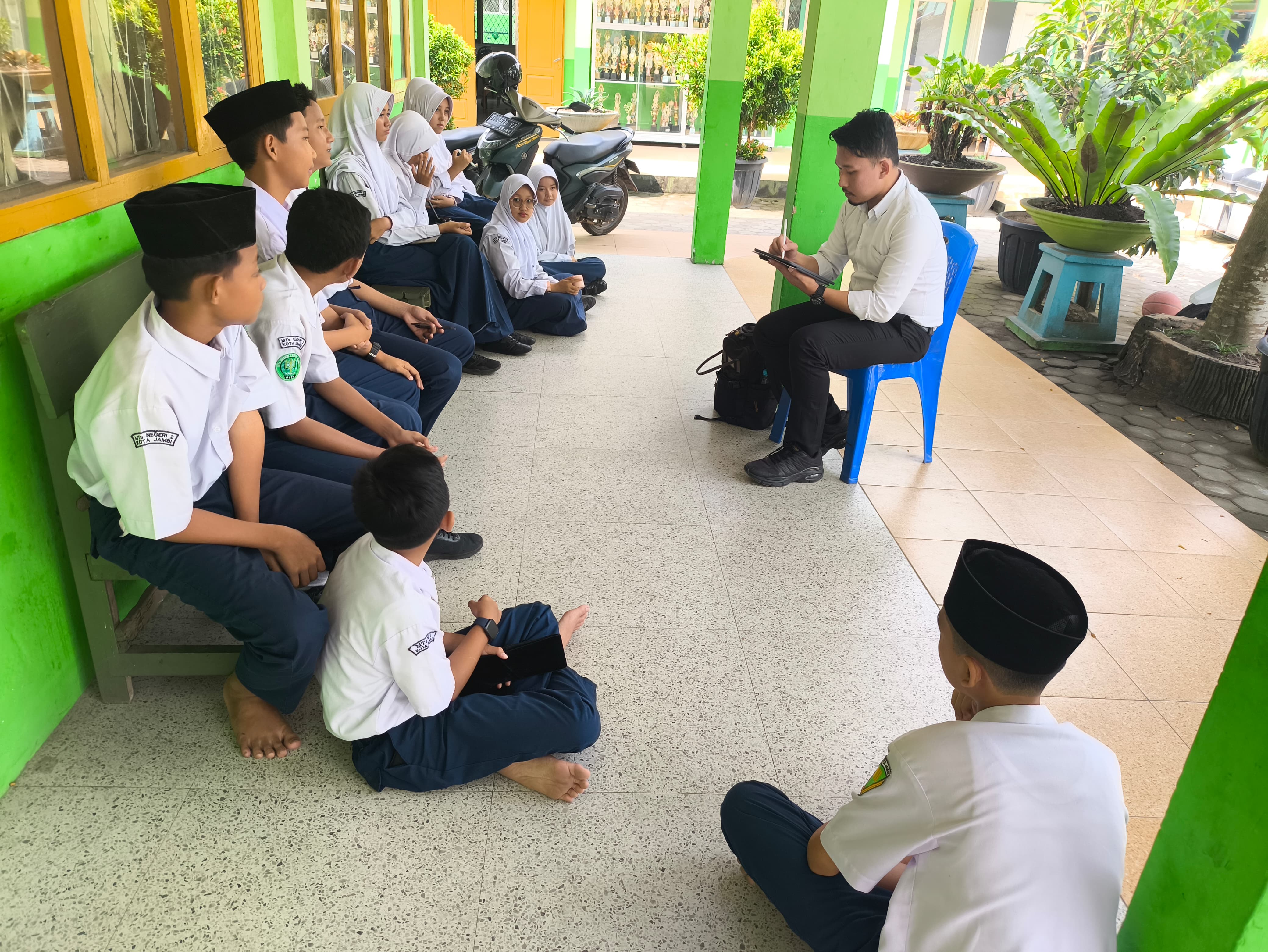 MTsN 2 Kota Jambi Gelar Sharing & Pelatihan Penulisan Cerita Anak