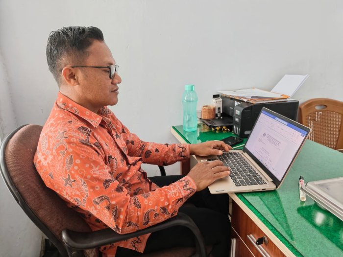 Konsistensi Kerja: Tenaga Kependidikan MTsN 2 Kota Jambi Jaga Mutu dan Layanan Konsistensi Kerja: Tenaga Kependidikan MTsN 2 Kota Jambi Jaga Mutu dan Layanan