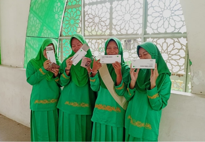 Duta Anti Anemia MTsN 2 Kota Jambi Bergerak Bagikan Tablet Tambah Darah