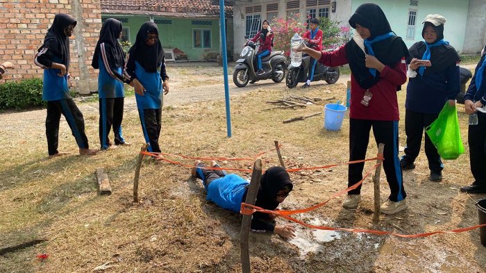PMR MTsN 2 Kota Jambi Sukses Gelar Hiking dan Pengukuhan Anggota
