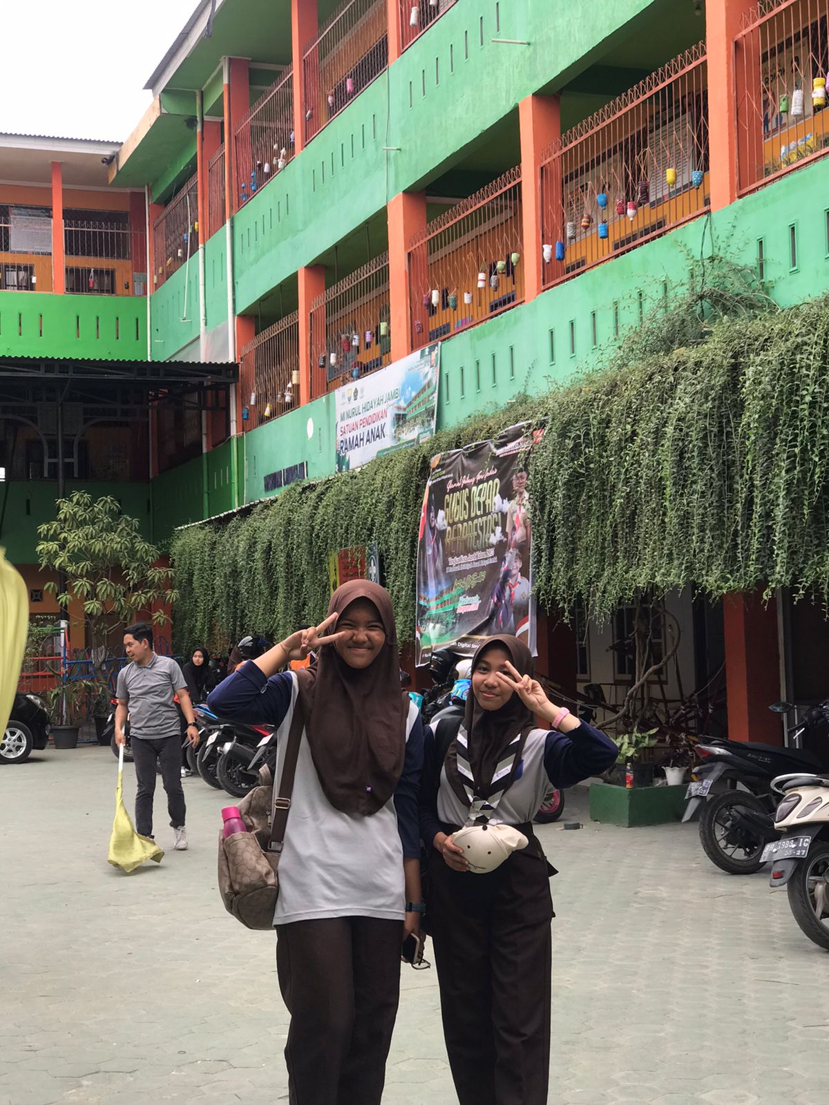 Siswa Pramuka MTsN 2 Kota Jambi Lolos Seleksi Petugas Apel Besar Hari Pramuka ke-63 di Lapangan Utama Kantor Walikota Jambi