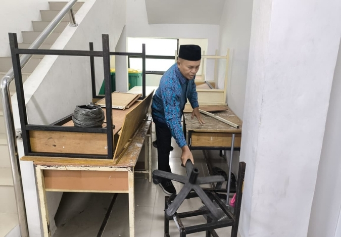Kepala Madrasah Turun Tangan, Kursi Rusak Segera Ditangani