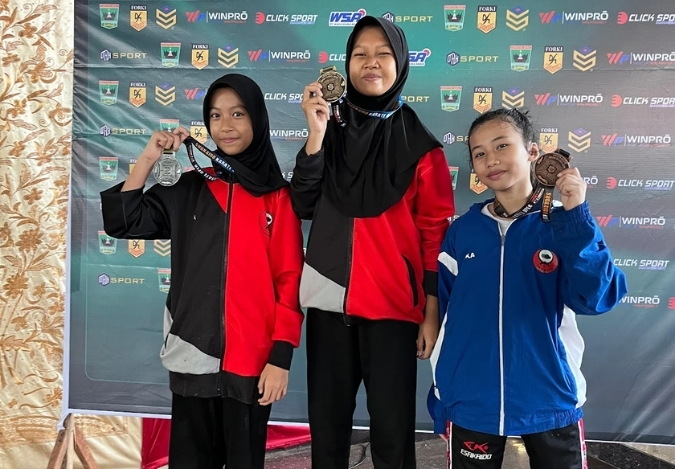 Bangga! Naima Alikha Farah Dina Raih Juara 1 Kumite Putri di Event Nasional