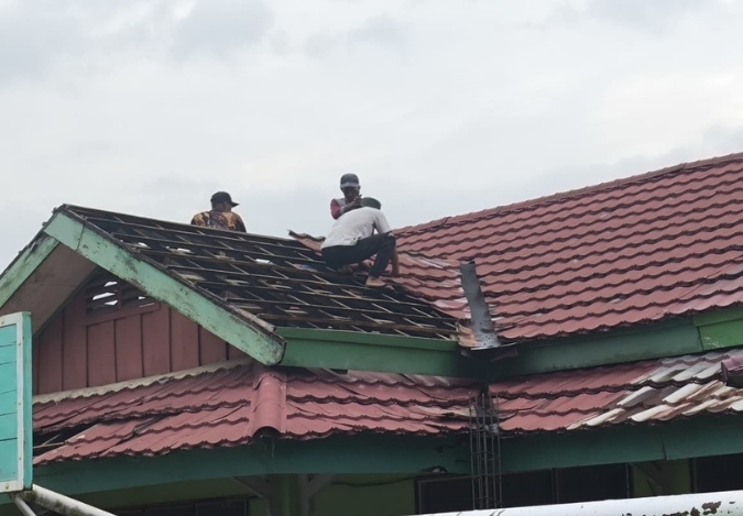 Desain Baru Menanti, Atap Ruang TU Dibongkar untuk PTSP MTsN 2 Kota Jambi