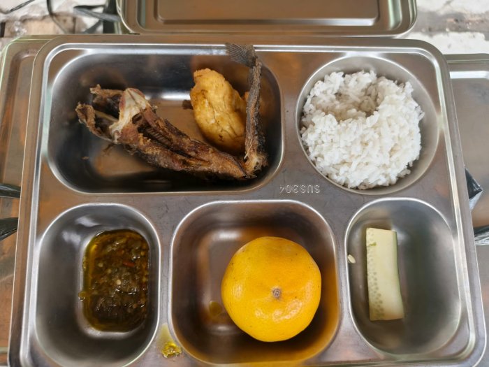 Dobel, Senyum Lebar: MBG Hadirkan Dua Paket Sekaligus