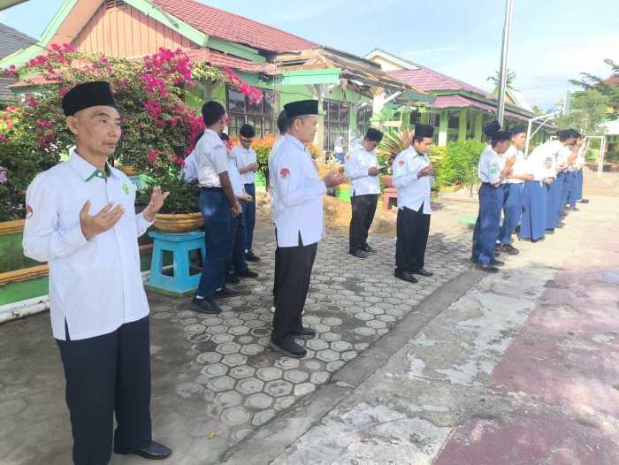 Doa Bersama Mengiringi Langkah Tim Olimpiade dan MYRES MTsN 2 Kota Jambi Menuju Kompetisi OMI 2025