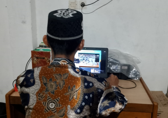 Pak Masrul, Guru Aqidah Akhlak MTsN 2 Kota Jambi, Ikuti Webinar â€œTenteram Bersama Al-Qurâ€™anâ€ Secara Daring