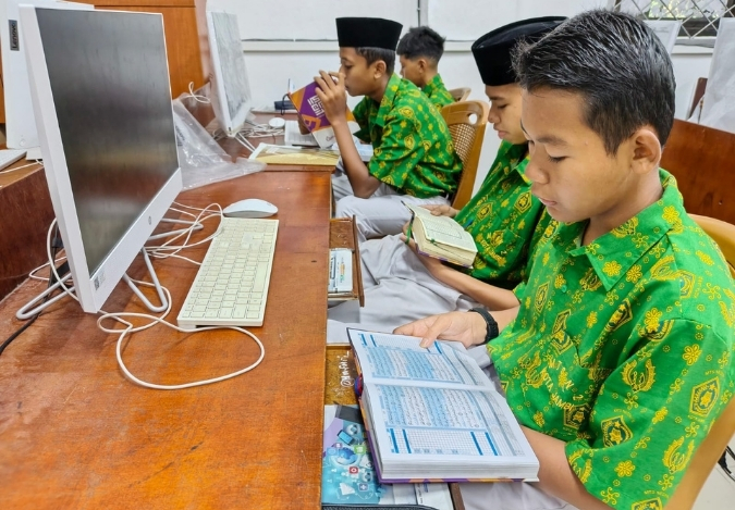 Tadarus Al-Quran Jadi Pembuka Pelajaran Informatika di MTsN 2 Jambi