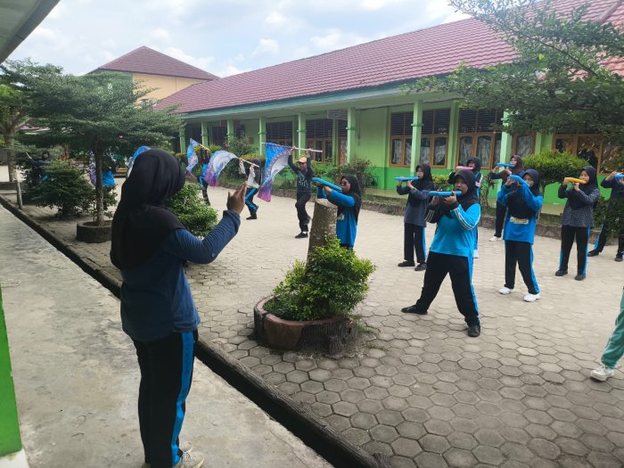 Tim Drumband MTsN 2 Kota Jambi Lanjut Latihan Usai Maulid: Mantapkan Irama Menuju Panggung Aksioma