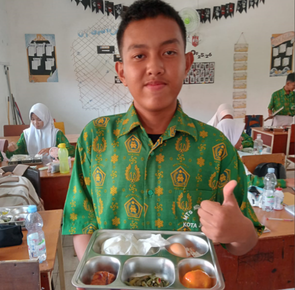 Kebersamaan dan Gizi Seimbang Warnai MBG Kelas 9I MTsN 2 Kota Jambi