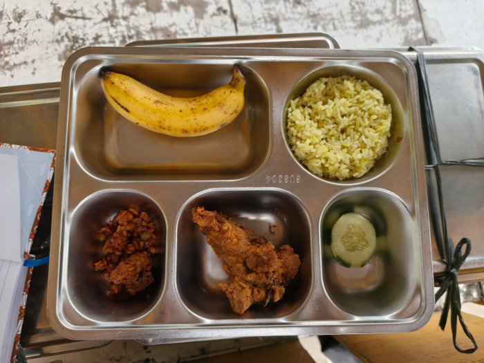 Nasi Kuning di Hari Pahlawan: MBG Sajikan Rasa dan Makna