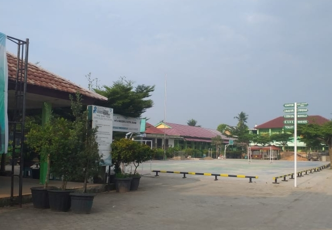 Keheningan Sabtu Pagi di MTsN 2 Kota Jambi, Penjaga Tetap Siaga Keheningan Sabtu Pagi di MTsN 2 Kota Jambi, Penjaga Tetap Siaga