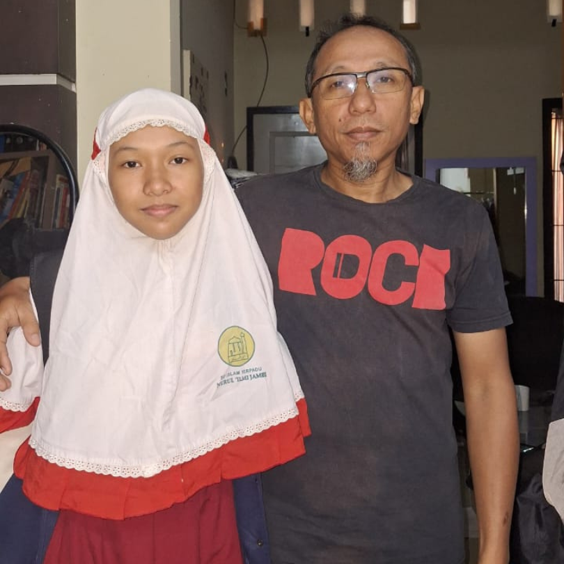 Bahasa Inggris mengantarkan Shaina Mikaela Qonita ke MTsN 2 Kota Jambi