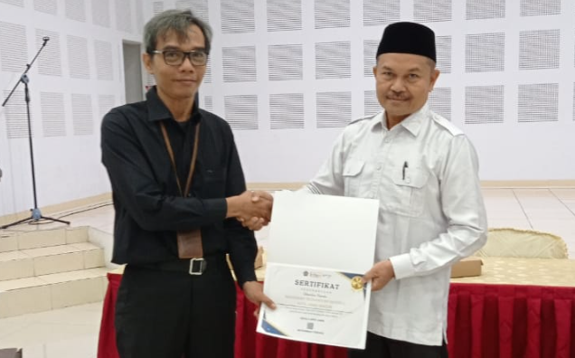 Kepala MTsN 2 Kota Jambi Terima Penghargaan Pengelola Anggaran Satker Terbaik Tahun 2024