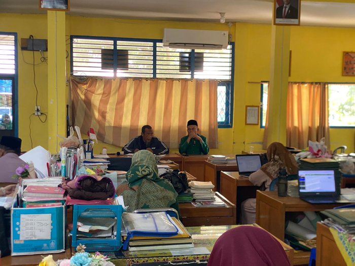 Matangkan Agenda Akhir Tahun: MTsN 2 Kota Jambi Selaraskan Persiapan Melalui Rapat Koordinasi Matangkan Agenda Akhir Tahun: MTsN 2 Kota Jambi Selaraskan Persiapan Melalui Rapat Koordinasi