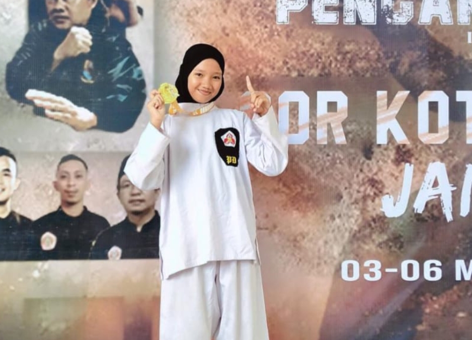 Jullanar Cherwina Berjaya di Gelanggang Pencak Silat