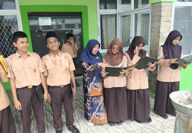 8J di Balik Layar Upacara: Latihan Penuh Semangat