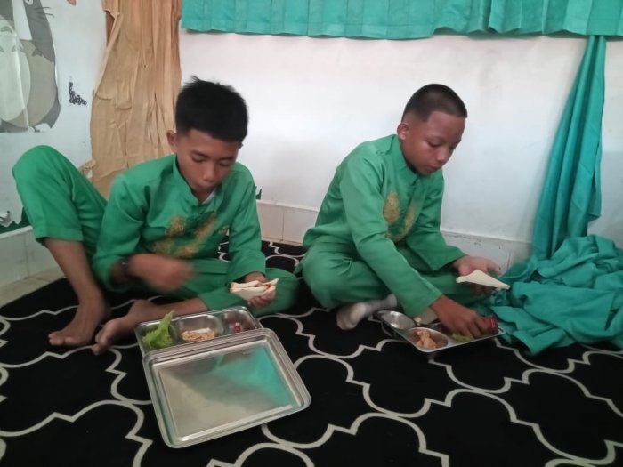 MBG Kelas 8J: Sandwich dan Jeruk Segar Temani Jumat Sehat Bersama Ibu Risma