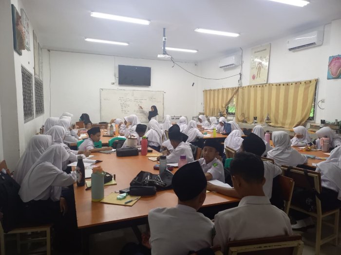 Energi Mengalir di Ruang Lab IPA: Ekskul Olimpiade MTsN 2 Kota Jambi Energi Mengalir di Ruang Lab IPA: Ekskul Olimpiade MTsN 2 Kota Jambi