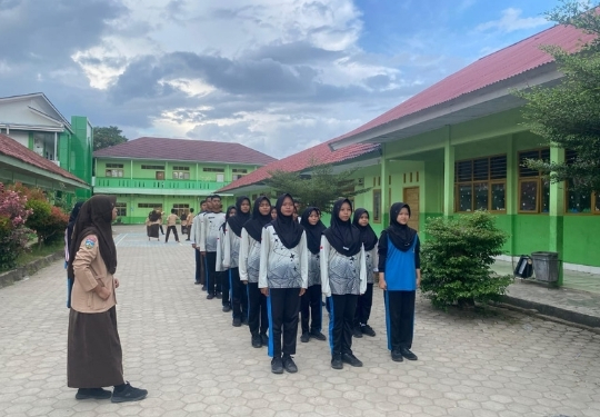 Tegap, Kompak, Hebat! Ekskul Paskib MTsN 2 Kota Jambi Asah Gerakan LKBB