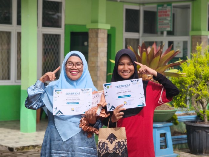 Borong Predikat Juara Umum dan Pengunjung Teraktif Perpustakaan, Ini Rahasia Belajar Alesha Borong Predikat Juara Umum dan Pengunjung Teraktif Perpustakaan, Ini Rahasia Belajar Alesha