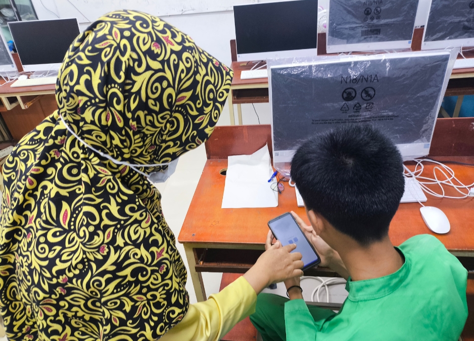 Tim IT MTsN 2 Kota Jambi Kawal UM 2025