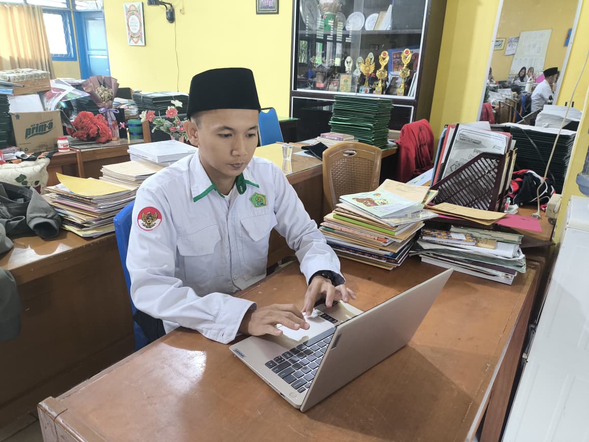 Pak Arrifqi Daftarkan Siswa MTsN 2 Kota Jambi ke Olimpiade Madrasah Indonesia