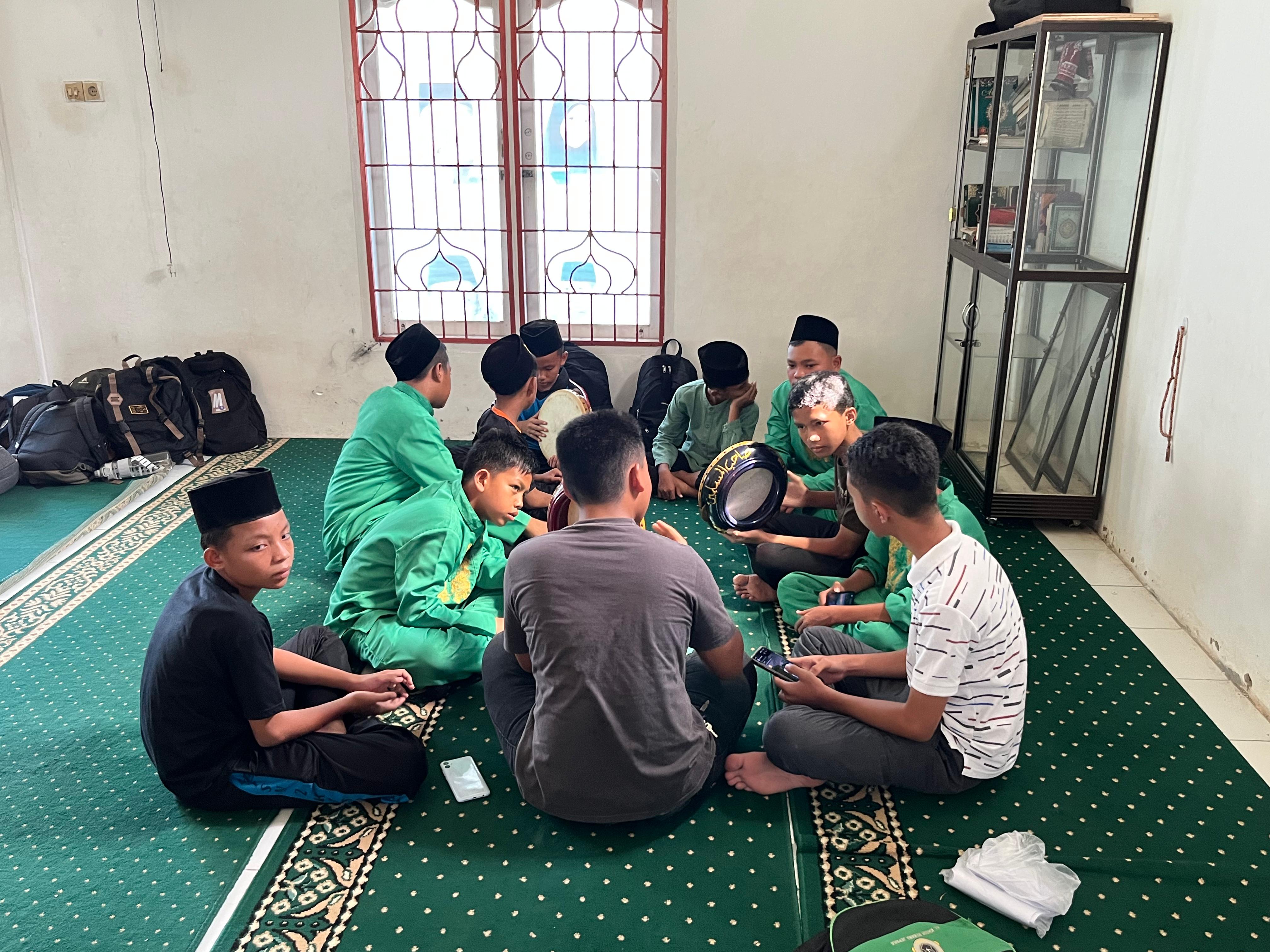 Latihan Hadrah MTsN 2 Kota Jambi: Seni Islami yang Menguatkan Karakter dan Kekompakan