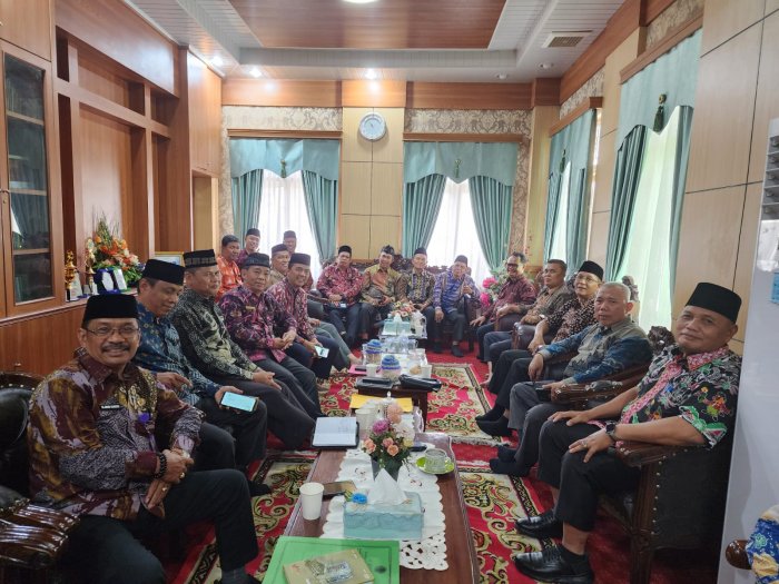 Semangat Kebersamaan: MTsN 2 Kota Jambi Ikuti Rapat HAB Ke-80 di Kemenag Kota