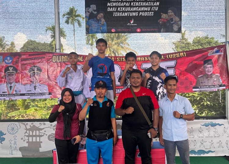 Bintang Ahta Putra Raih Juara 3 Karate di Olimpiade Olahraga Siswa